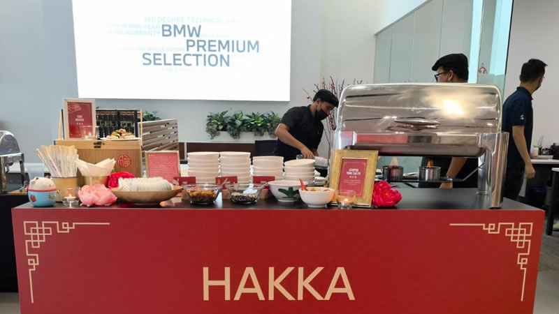Deluxe Hawker